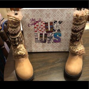 Muk Luks Size 8 never worn!